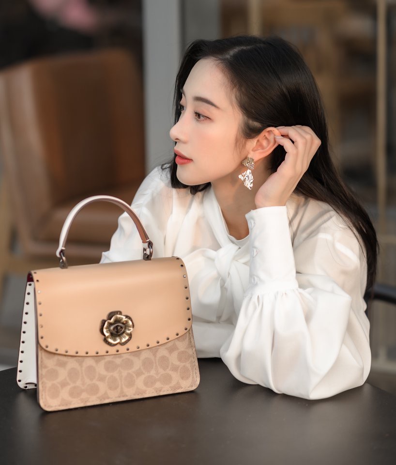 Áo Tay Phồng Cổ Điển Cột Nơ