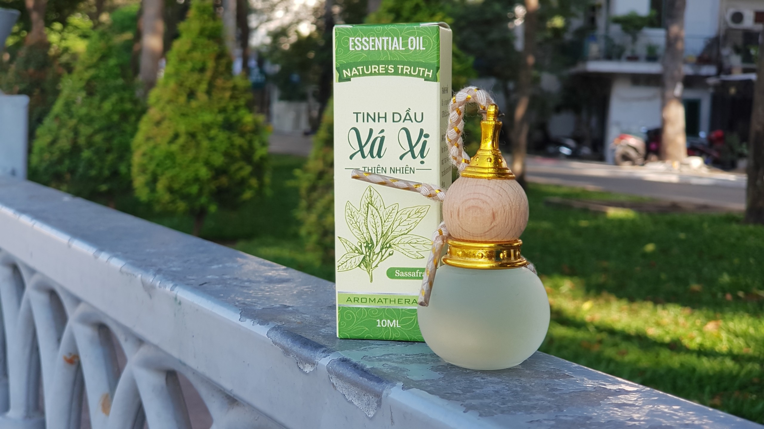 TINH DẦU XÁ XỊ THƠM PHÒNG/XE - Chai hồ lô