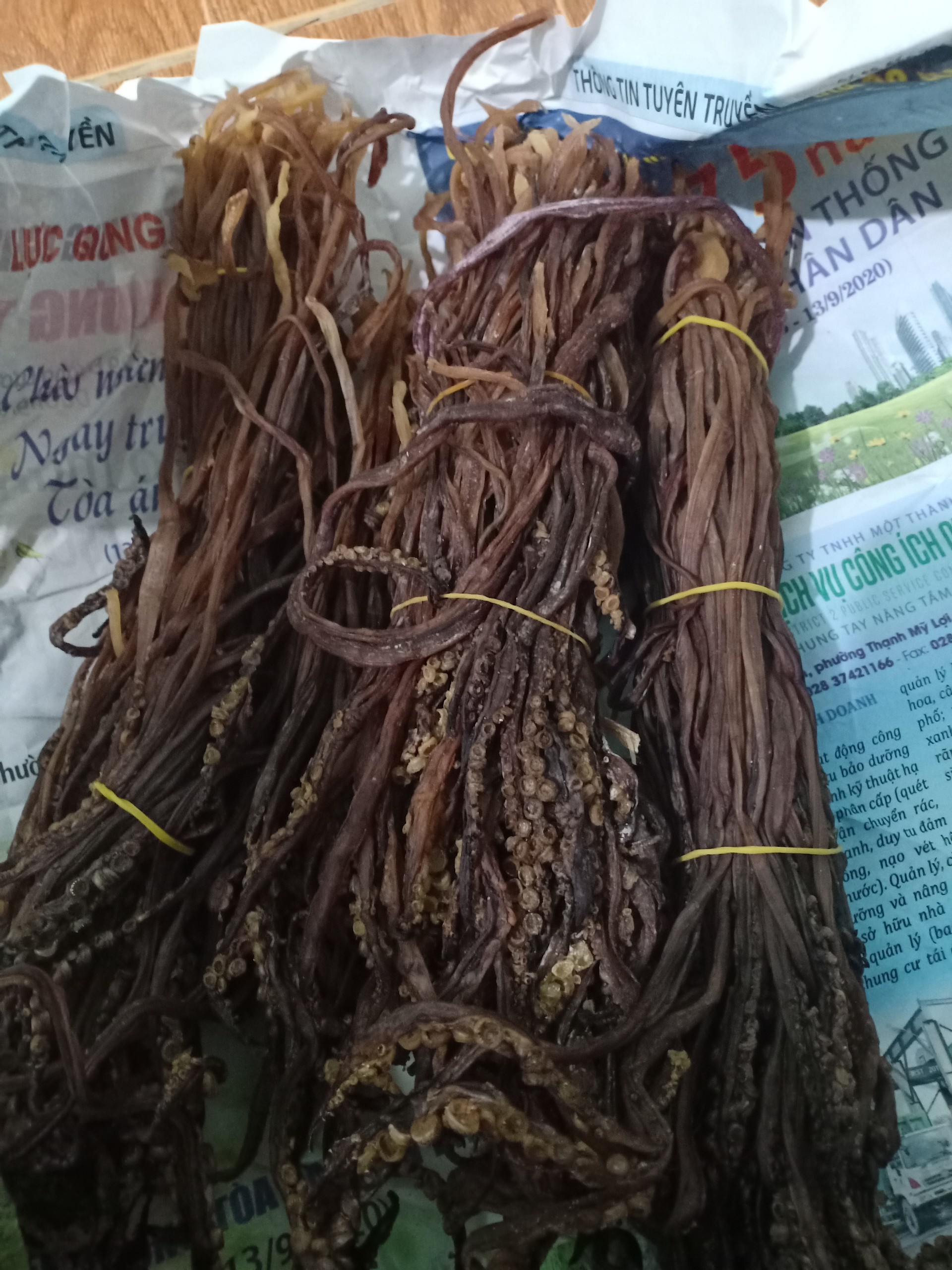 Râu mực khô  3 lạng 100k