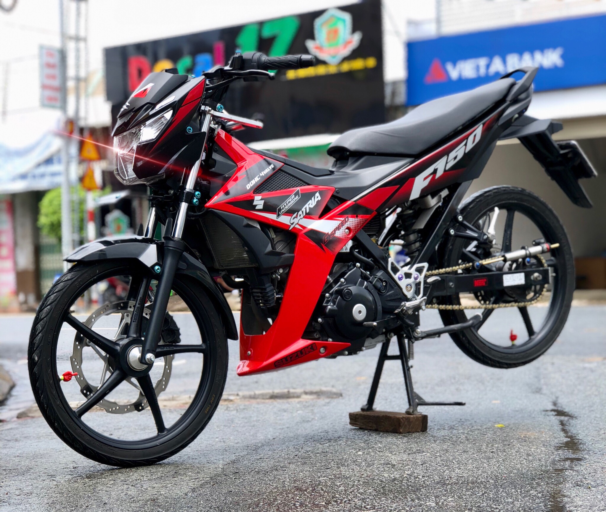 Tem Suzuki Satria F150 V8 - Tặng Logo