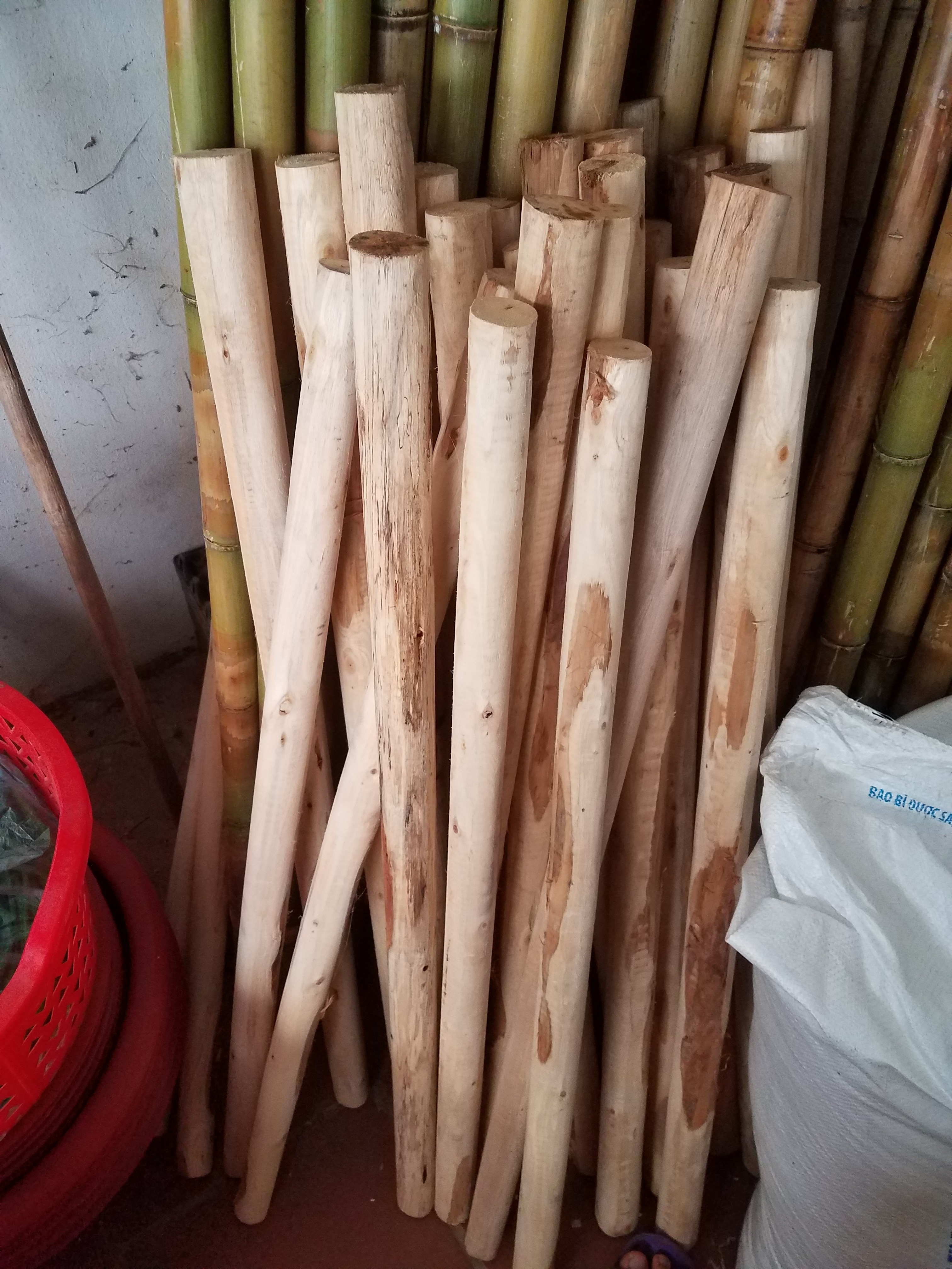cán cuốc , cán xẻng bằng gỗ 1m
