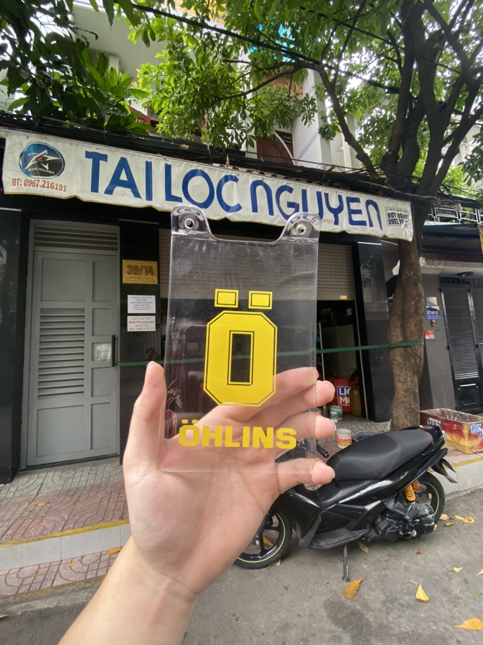 Mika Che Phuộc Trong Suốt