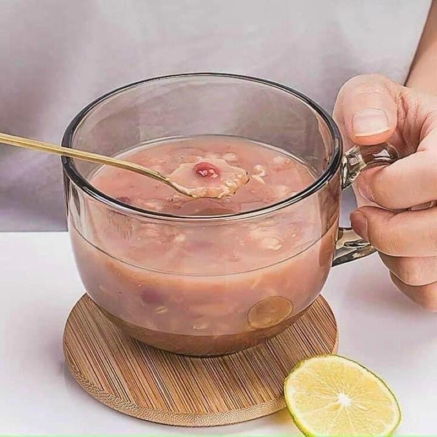 Cốc Thuỷ Tinh Màu Hổ Phách Có Tay Cầm