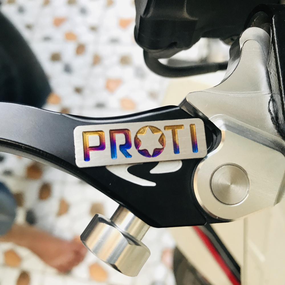 TEM dán xe máy, tem TITAN dán xe máy chữ PROTI mini siêu dễ thương