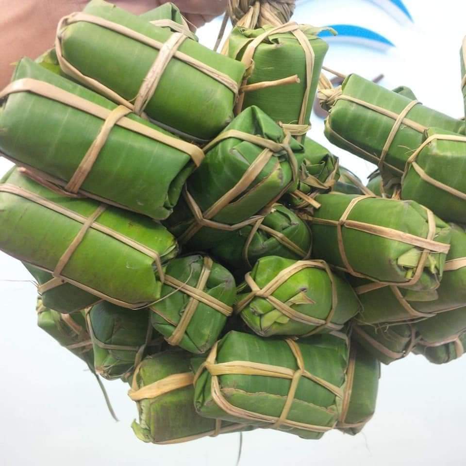 Nem chua (14 cái/xâu) - Đặc sản Nha Trang