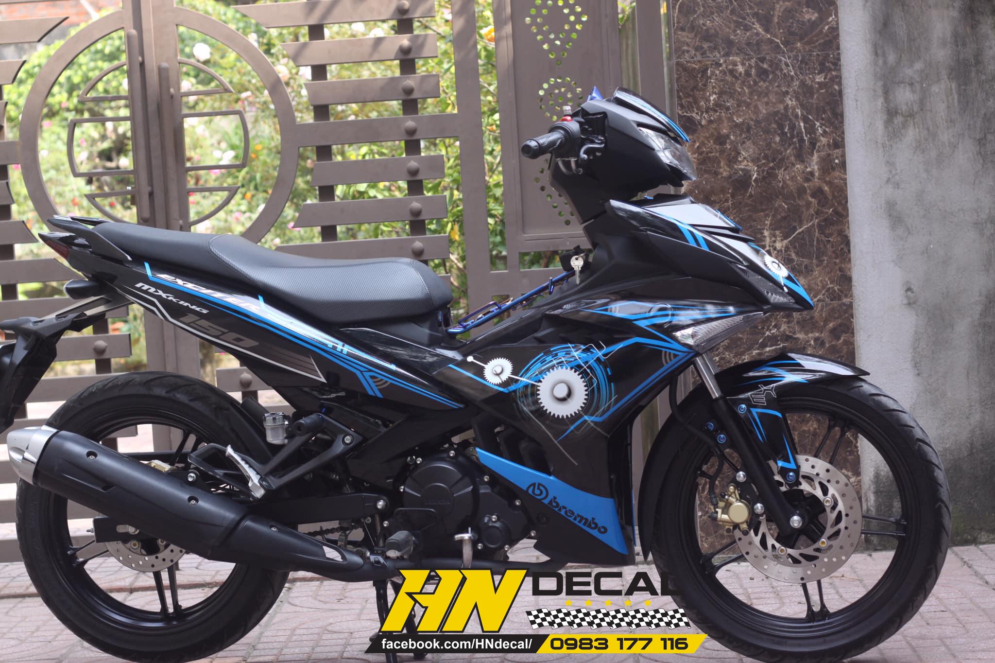 Tem trùm exciter 150 đen bóng chỉ xanh