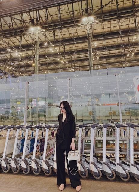 Áo Vest 4 Nút Bọc Vải Phom Suông ( TRẮNG + ĐEN )