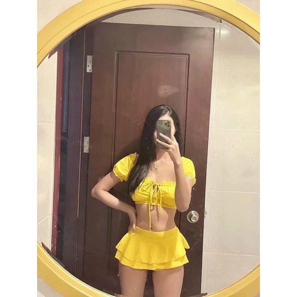 Set bikini trễ vai,chân váy tầng