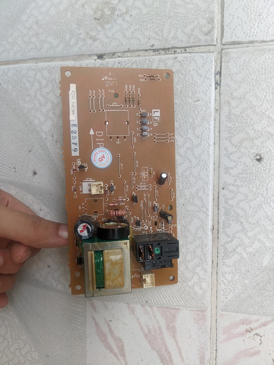 Board điều khiền lò vi sóng Sharp - Model R228H