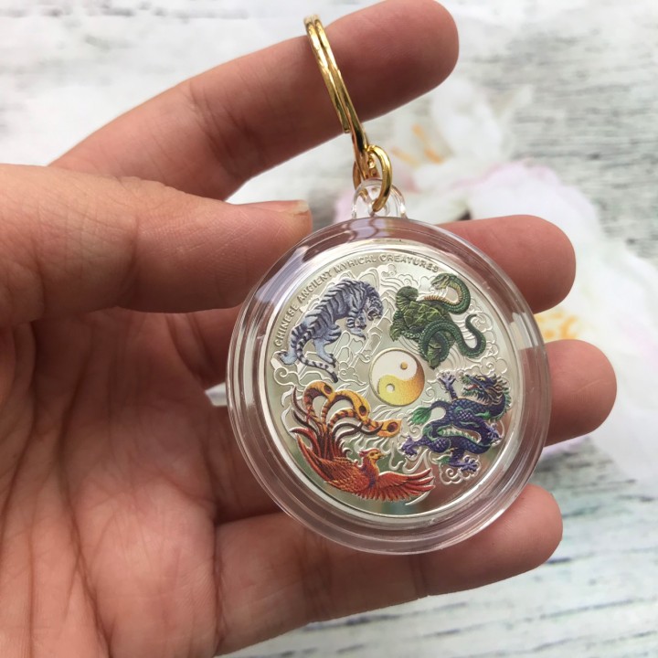 Móc khóa Xu tứ linh phong thuỷ Đồng xu được in hình màu 4 thần thú Long Lân Quy Phụng Đường kính của đồng xu là 4cm - SP005163