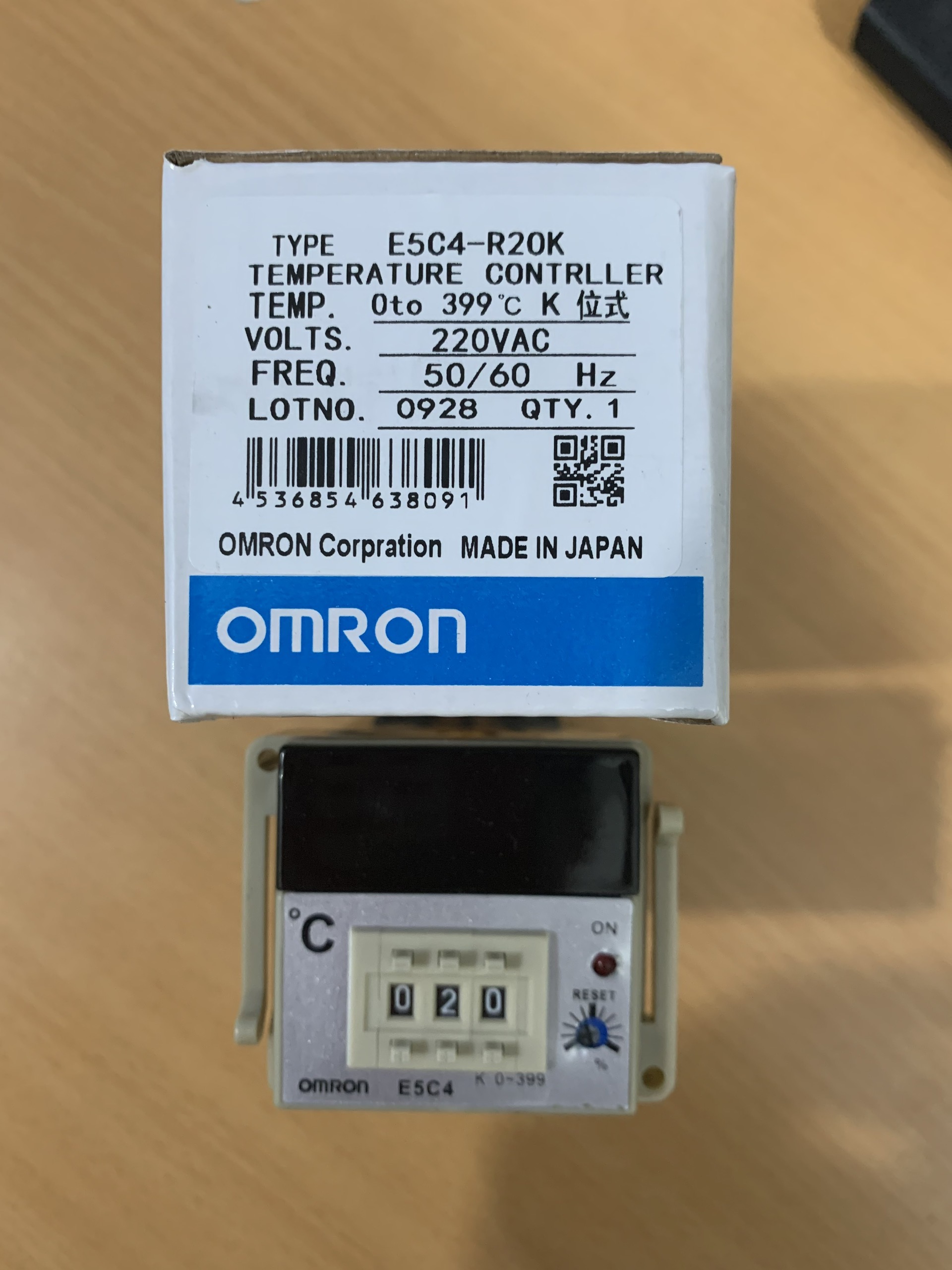Đồng hồ nhiệt độ E5C4 kèm đế ( omron )