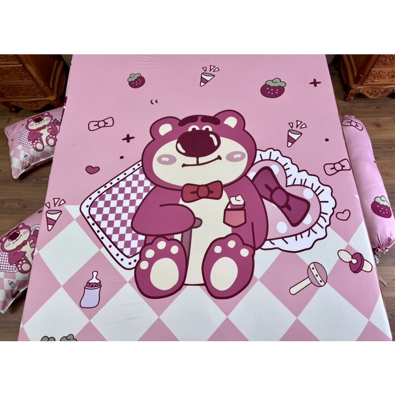 Bộ ga gối gấu dâu ( gấu Lotso ) thun mát lạnh 5D
