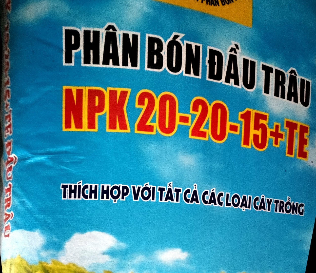 PHÂN BÓN ĐẦU TRÂU NPK 20-20-15+TE - 1KG