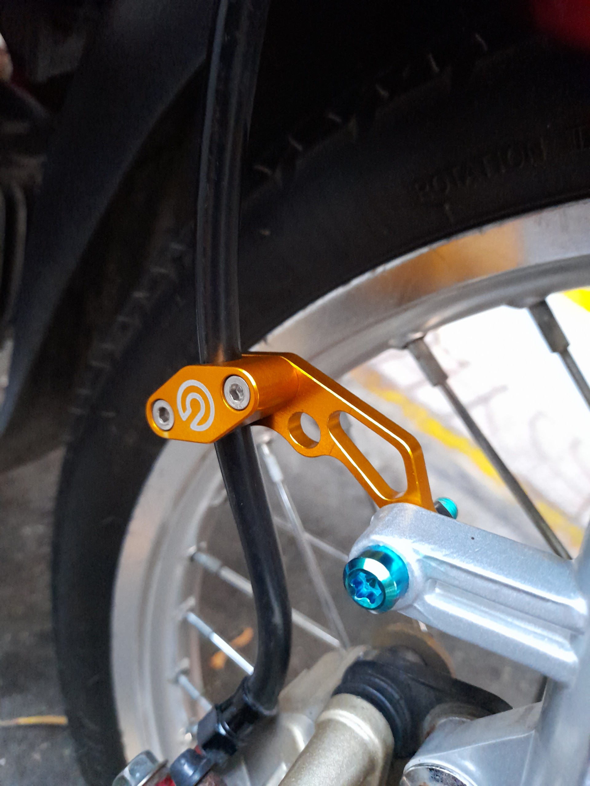[HCM]PAT KẸP DÂY DẦU LOGO BREM