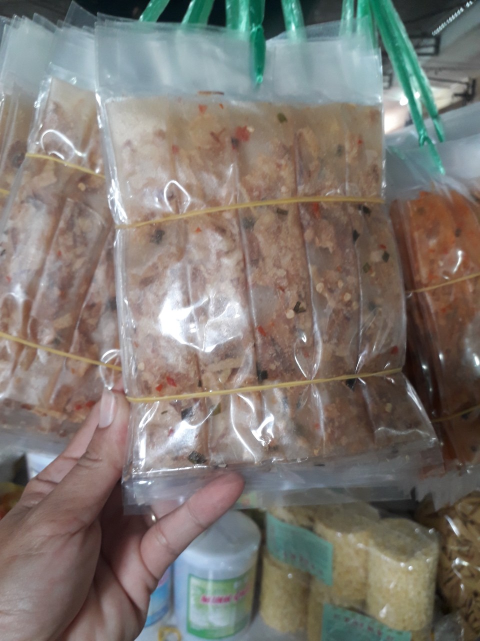 2 bịch bánh dẻo tôm cuốn hành phi ngon rẻ