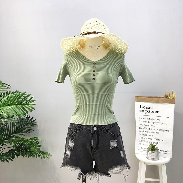 Áo len tăm cộc tay đính cúc ngực