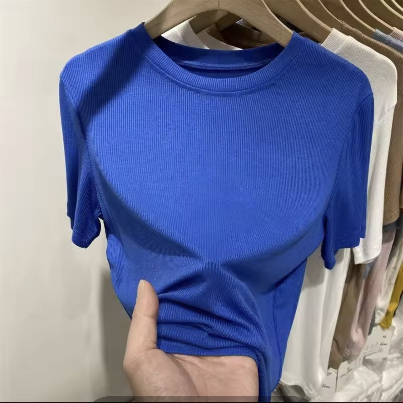 Áo Thun Nữ, Áo Kiểu Nữ Cổ Tròn, Tay Ngắn, Vải Gân Co Giãn Tốt, Ôm Body mềm mịn mát, phối đồ siêu xinh, đi cafe, đi chơi đều xinh
