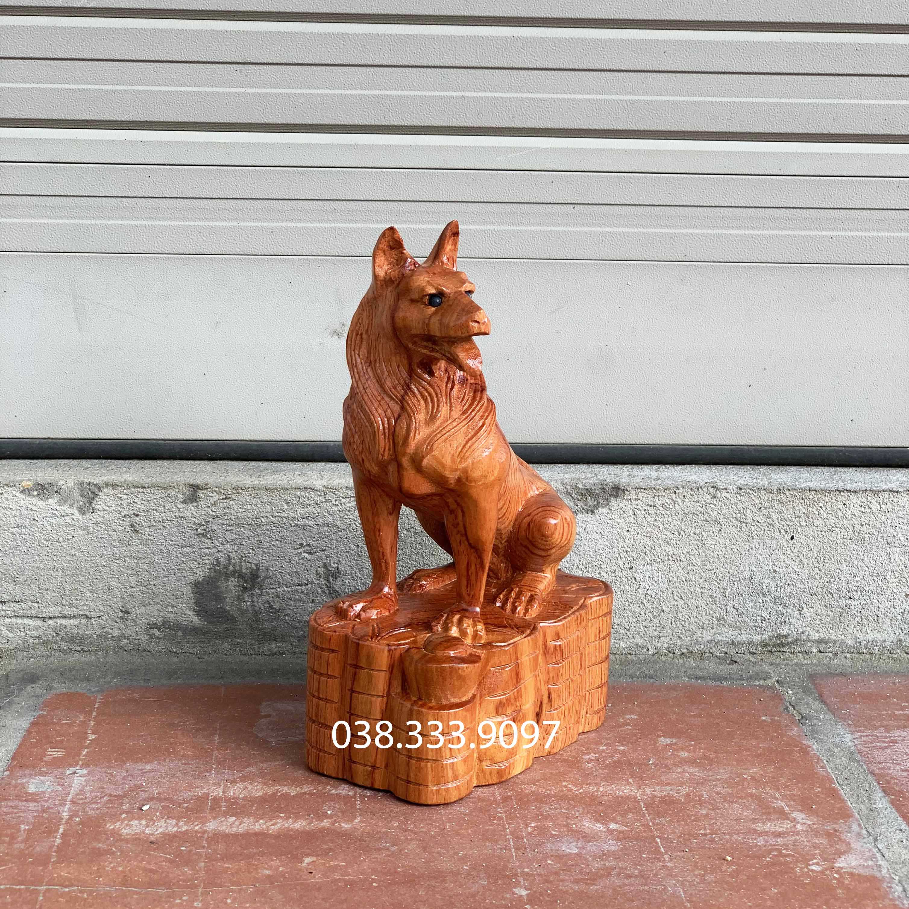 Tượng gỗ linh vật con chó cao 15cm và 20cm chất liệu gỗ hương