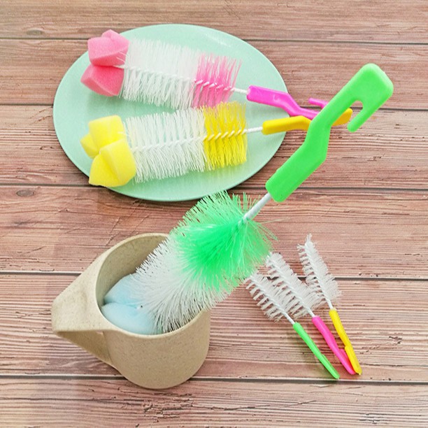 cây cọ rửa bình sữa và núm ti