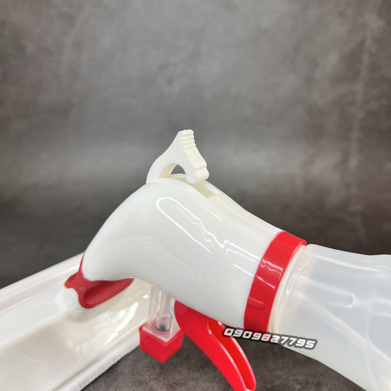 Cây Lau Kính Cửa Sổ Kèm Bình Xịt Spray Squeezee Lock&Lock ETM417