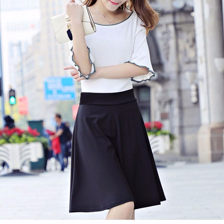 Chân váy xoè dài đầu gối, lưng cao
