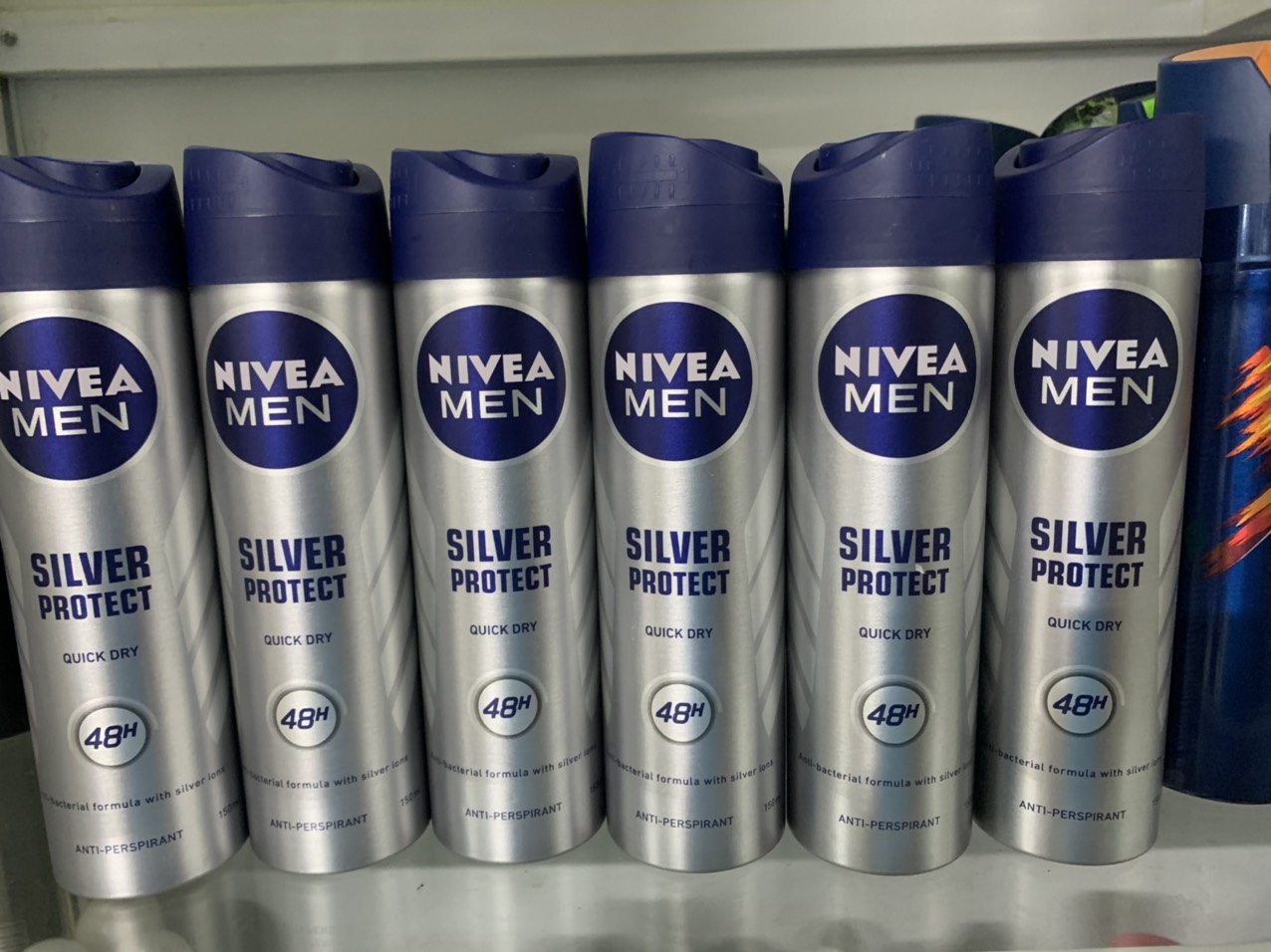 Xịt Ngăn Mùi NIVEA MEN Silver Protect phân tử bạc kháng khuẩn (150ml)