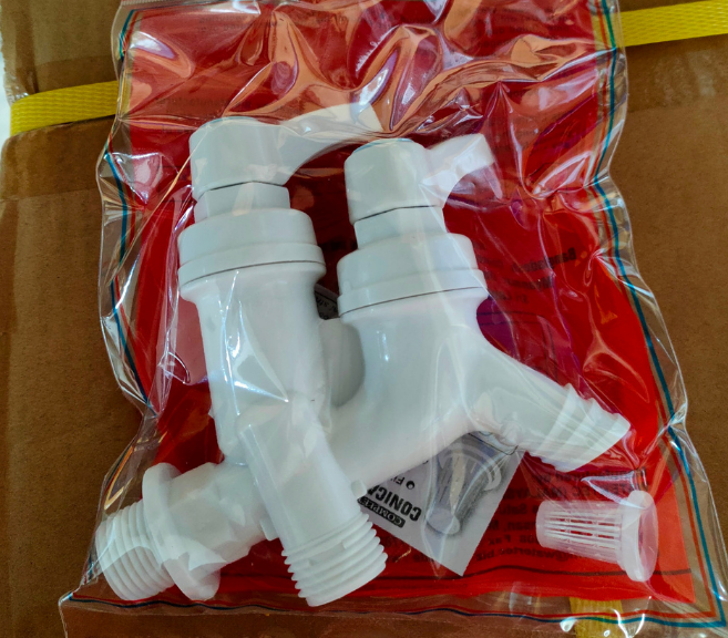 Vòi củ sen nhựa 2 vòi 2 van Watertec Made in Malaysia