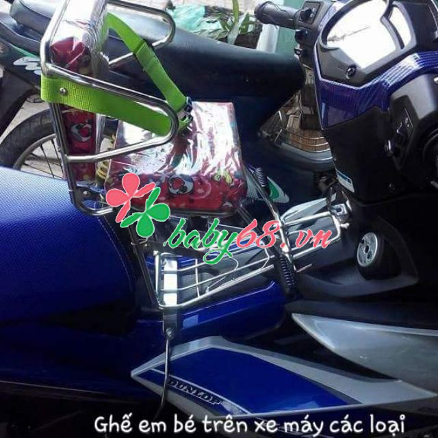 Ghế ngồi xe máy số cho bé có chỗ để chân