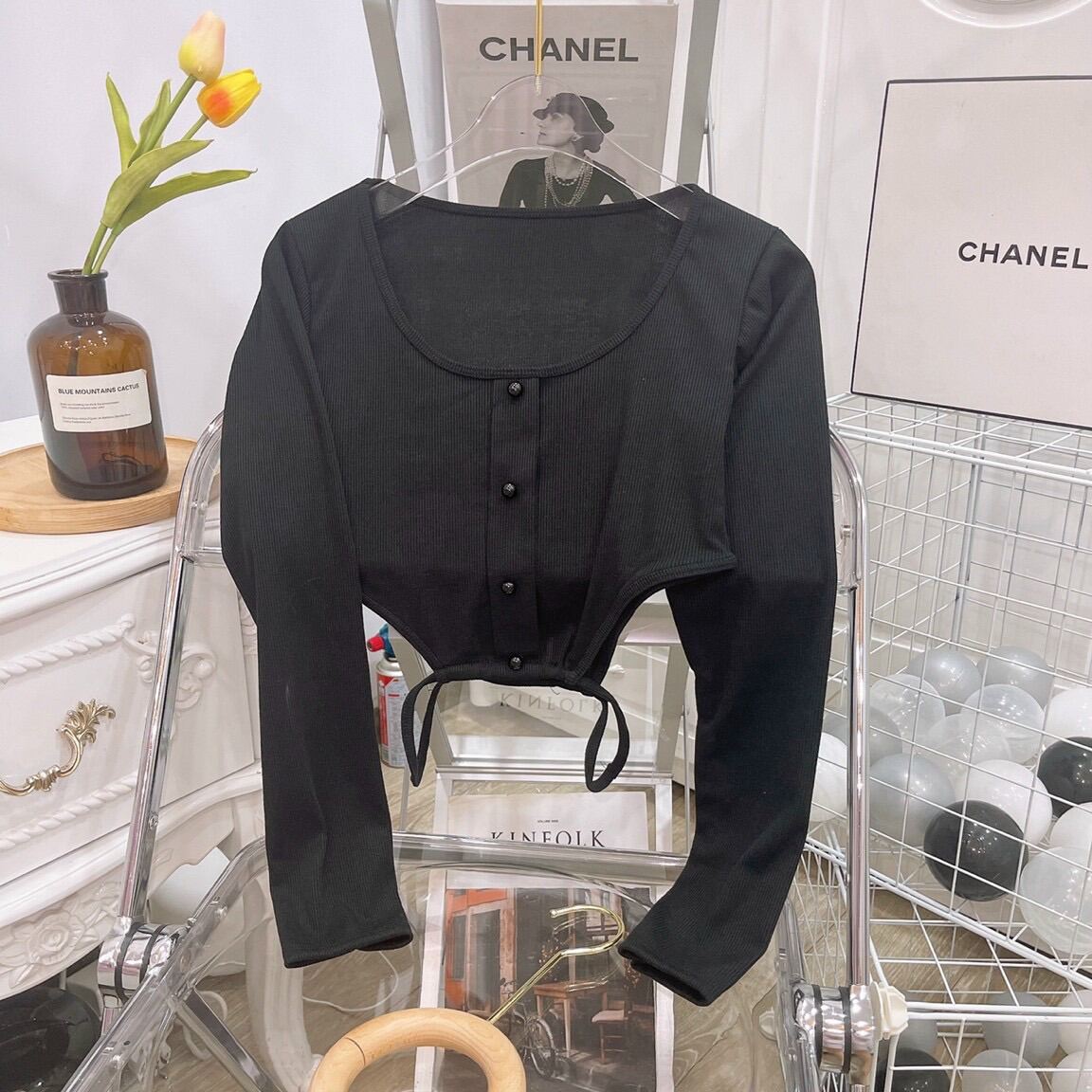 Áo Croptop Gân Tay Dài Khoét Eo Dây