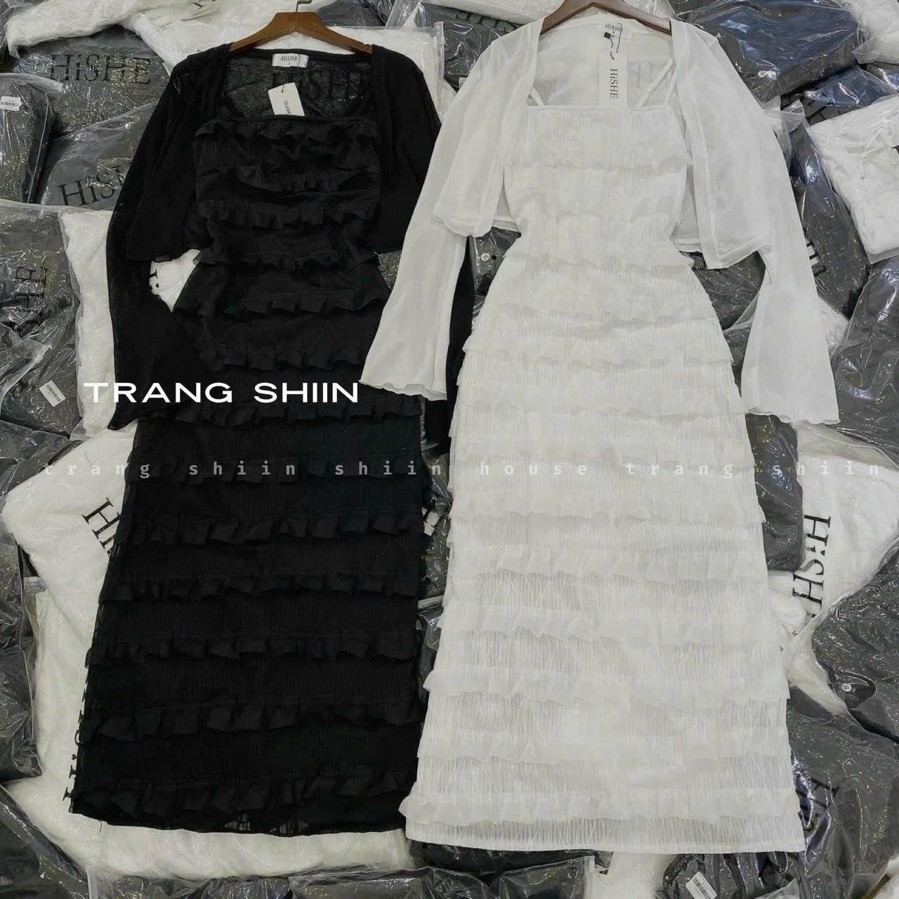 Đầm thời trang nữ mặc đi chơi chất xốp bèo 2 dây maxi kèm áo khoác thun dẻo tay dài trắng đen