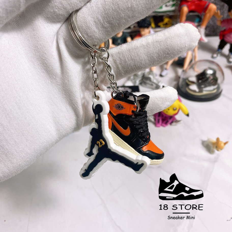 Móc Khóa Giày Jordan ( Tặng Box) - Mô Hình Giày Sneaker Tỉ lệ 1/6