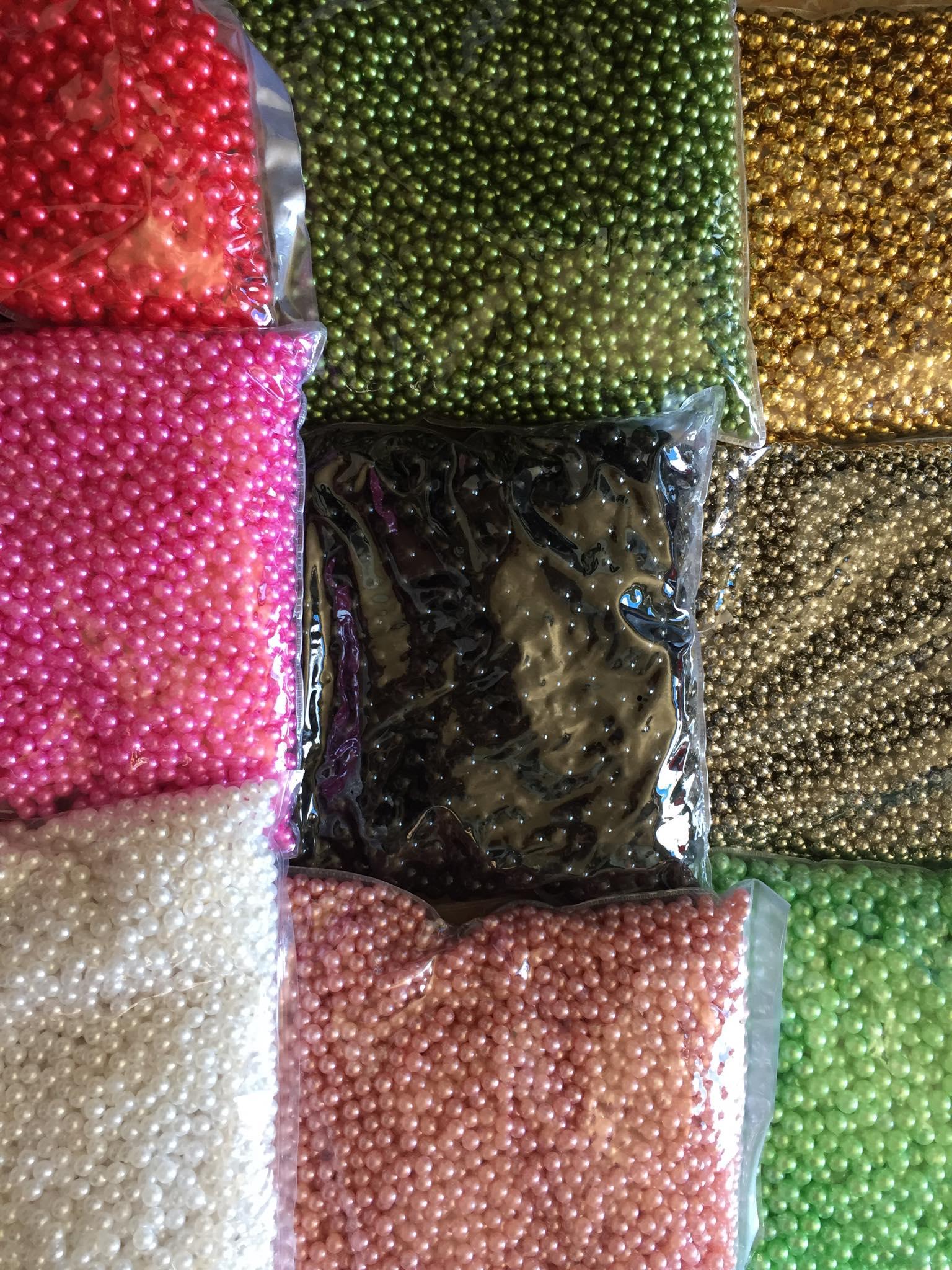 Hạt nhựa trang trí quần áo 1 kg - hạt có lỗ để sâu chuổi hạt