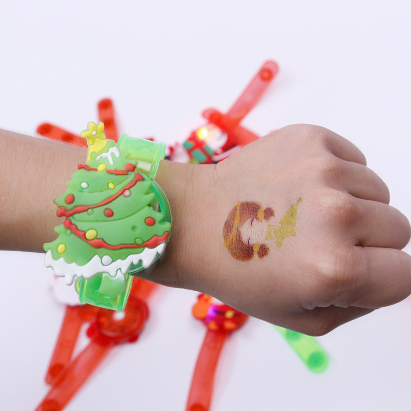 ĐỒNG HỒ NOEL VÒNG TAY CÓ ĐÈN PHÁT SÁNG ĐÁNG YÊU DÀNH CHO BÉ TRAI VÀ BÉ GÁI