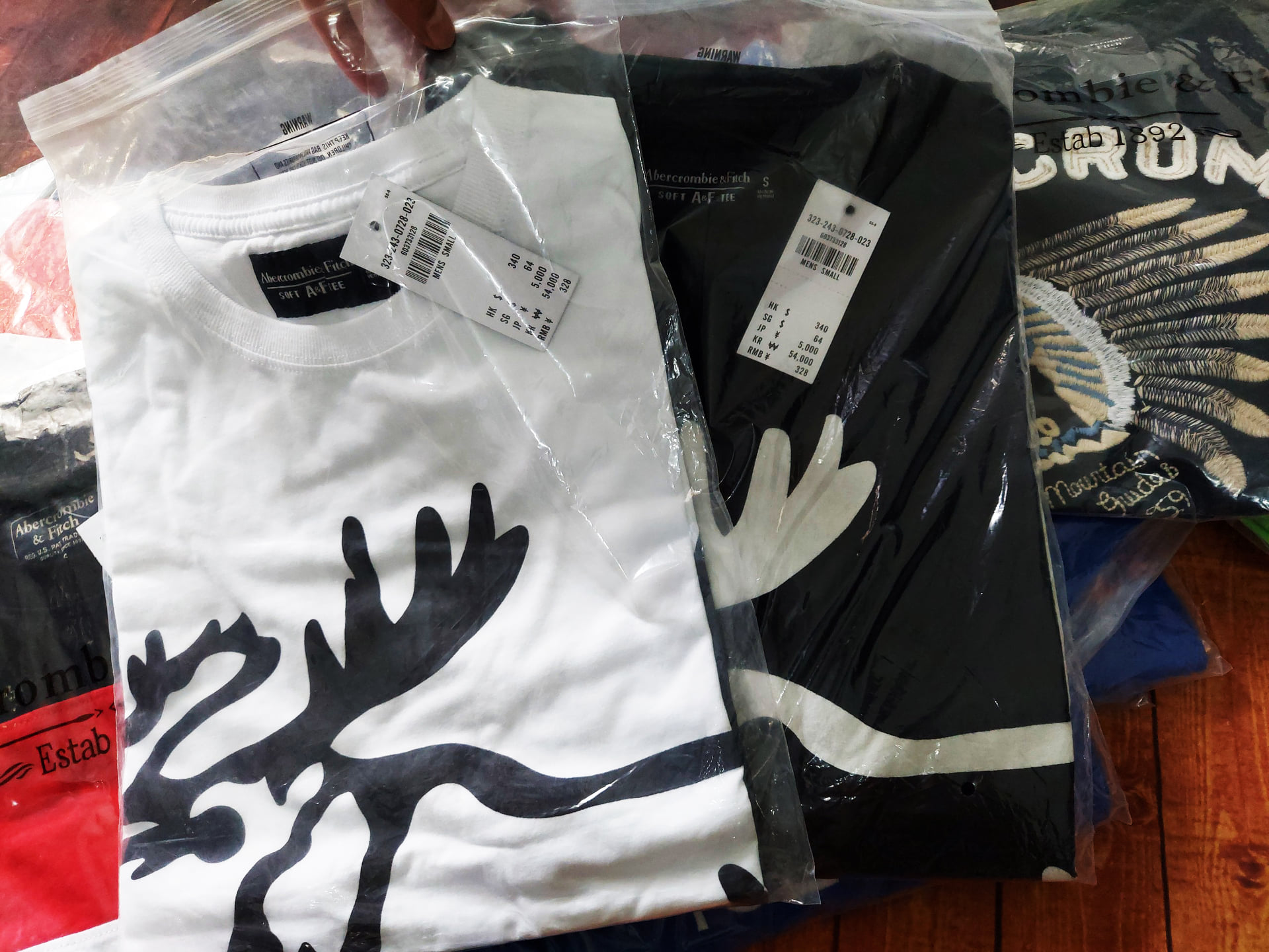 [HCM]Áo thun Abercrombie Deer White
