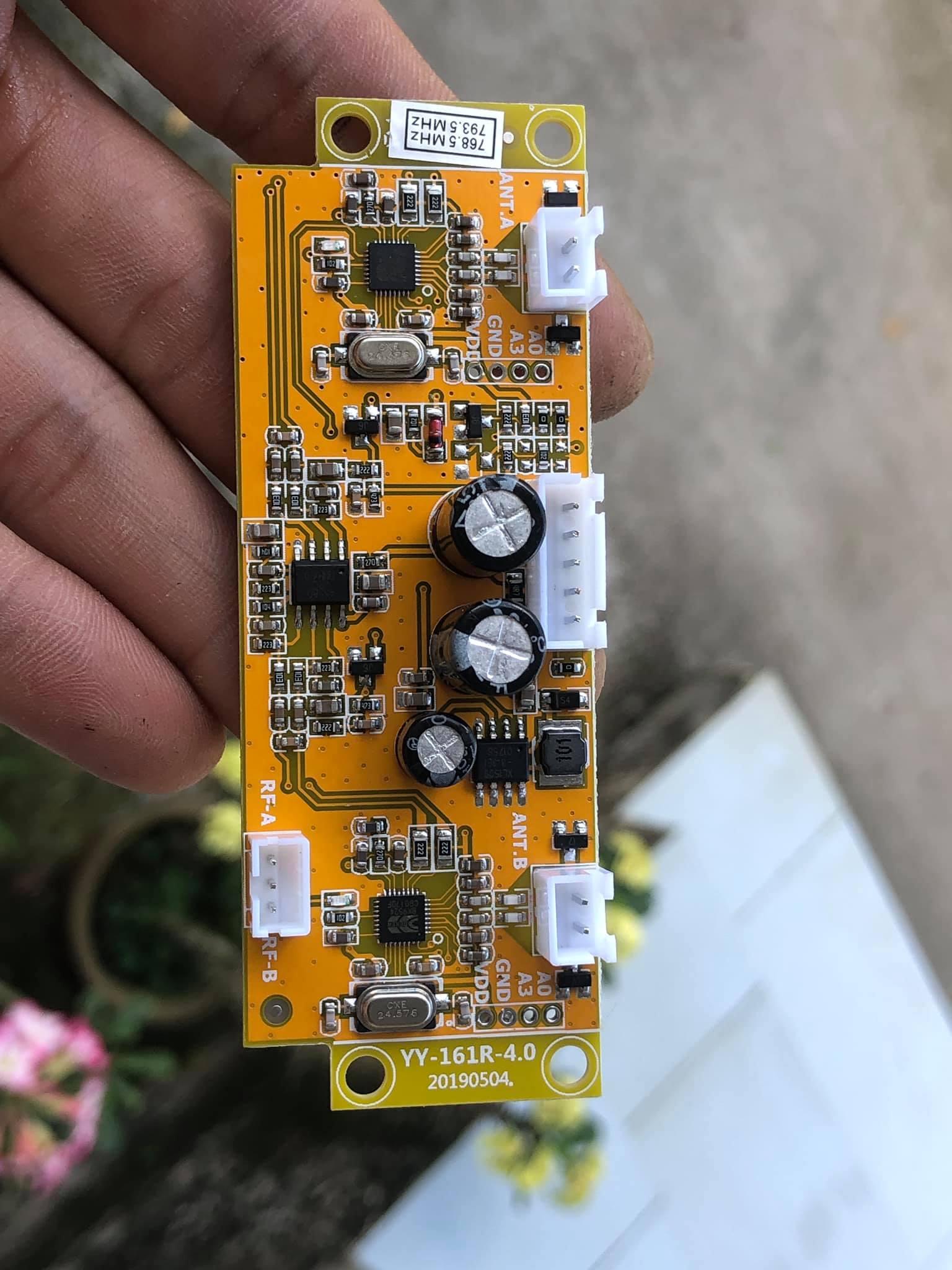 MICRO KHÔNG DÂY LOA KÉO UHF