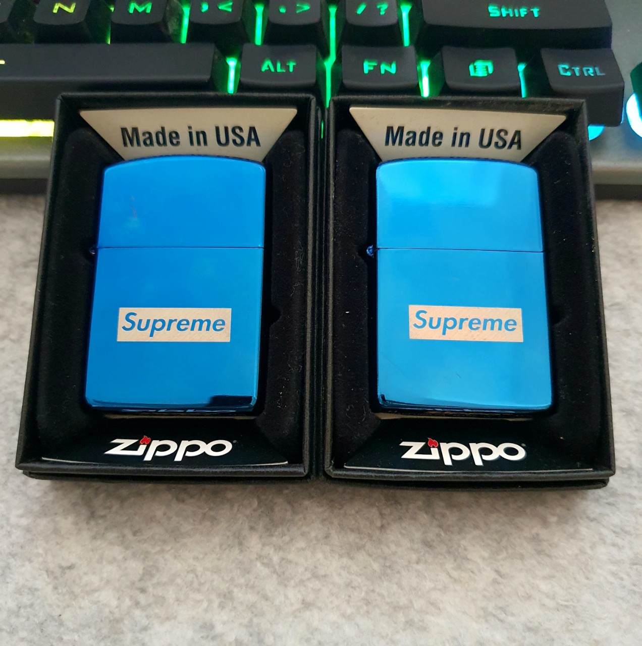 Bật Lửa Zippo Mạ Chrome Màu Xanh Logo Supreme Có Tem Đỏ ( Tặng Kèm Đá Bấc Xịn) ( Không Xăng)