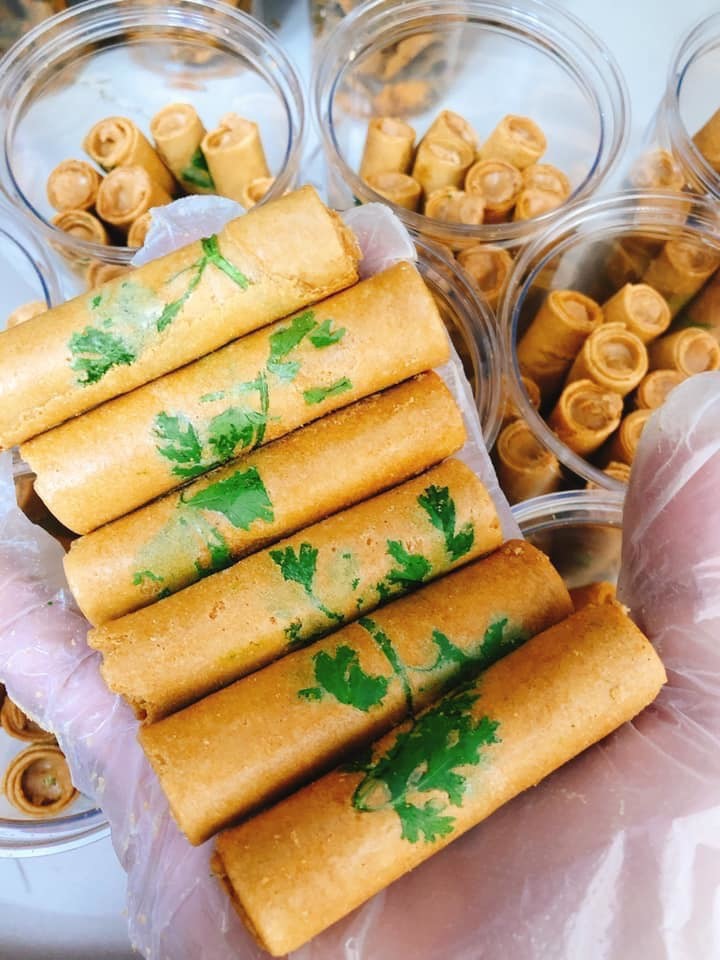 Bánh ống ngò 500gr - Ống ngò nhân bơ đậu phộng/ kem sầu riêng/ socola