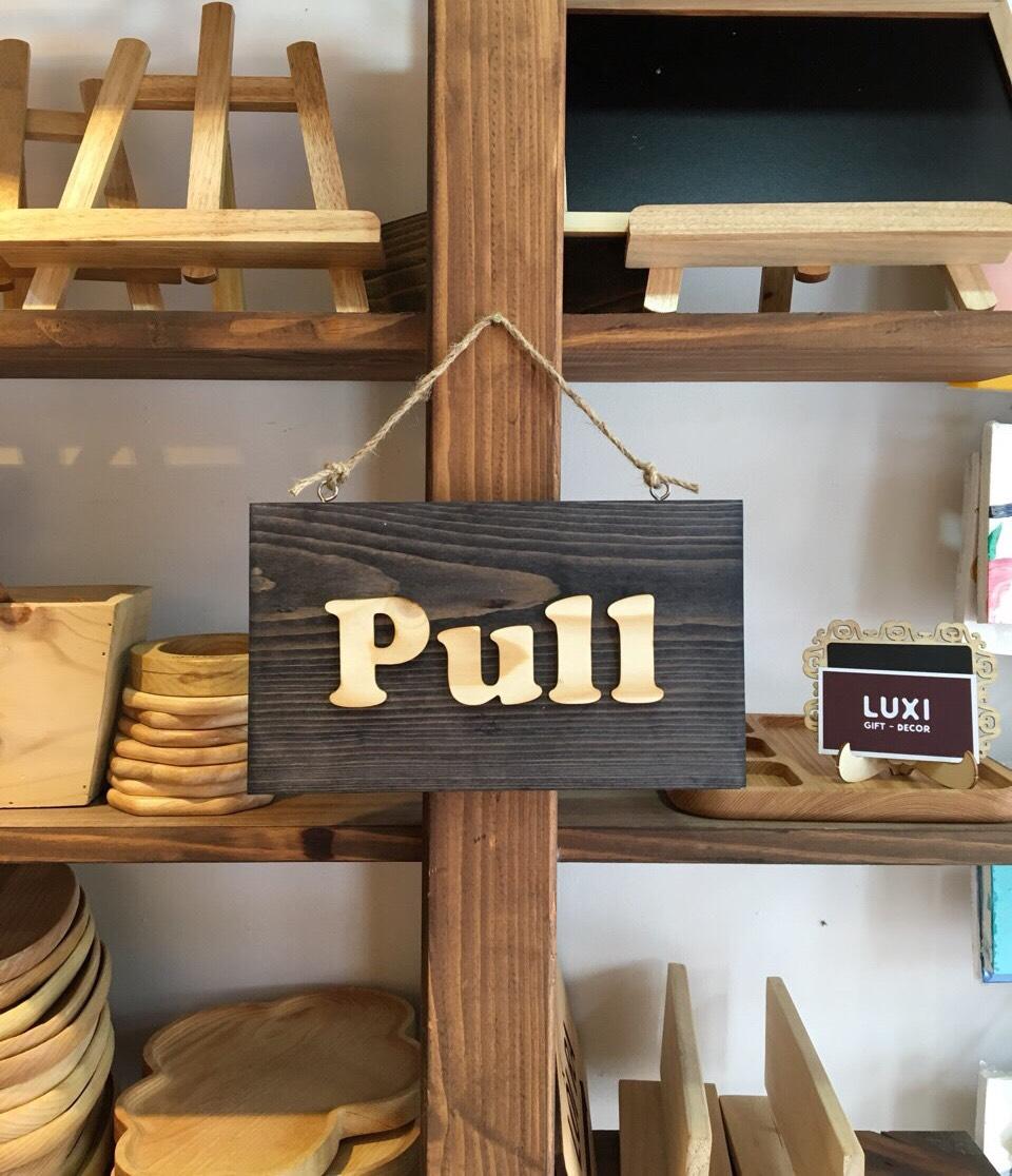 BẢNG GỖ TREO CỬA 2 MẶT ''PUSH - PULL'' - LUXI decor