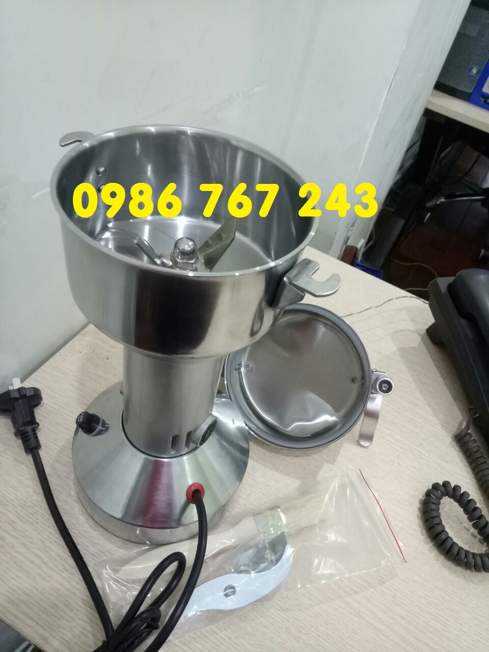 Máy xay đồ khô, xay tiêu tỏi ớt, xay thính 200g