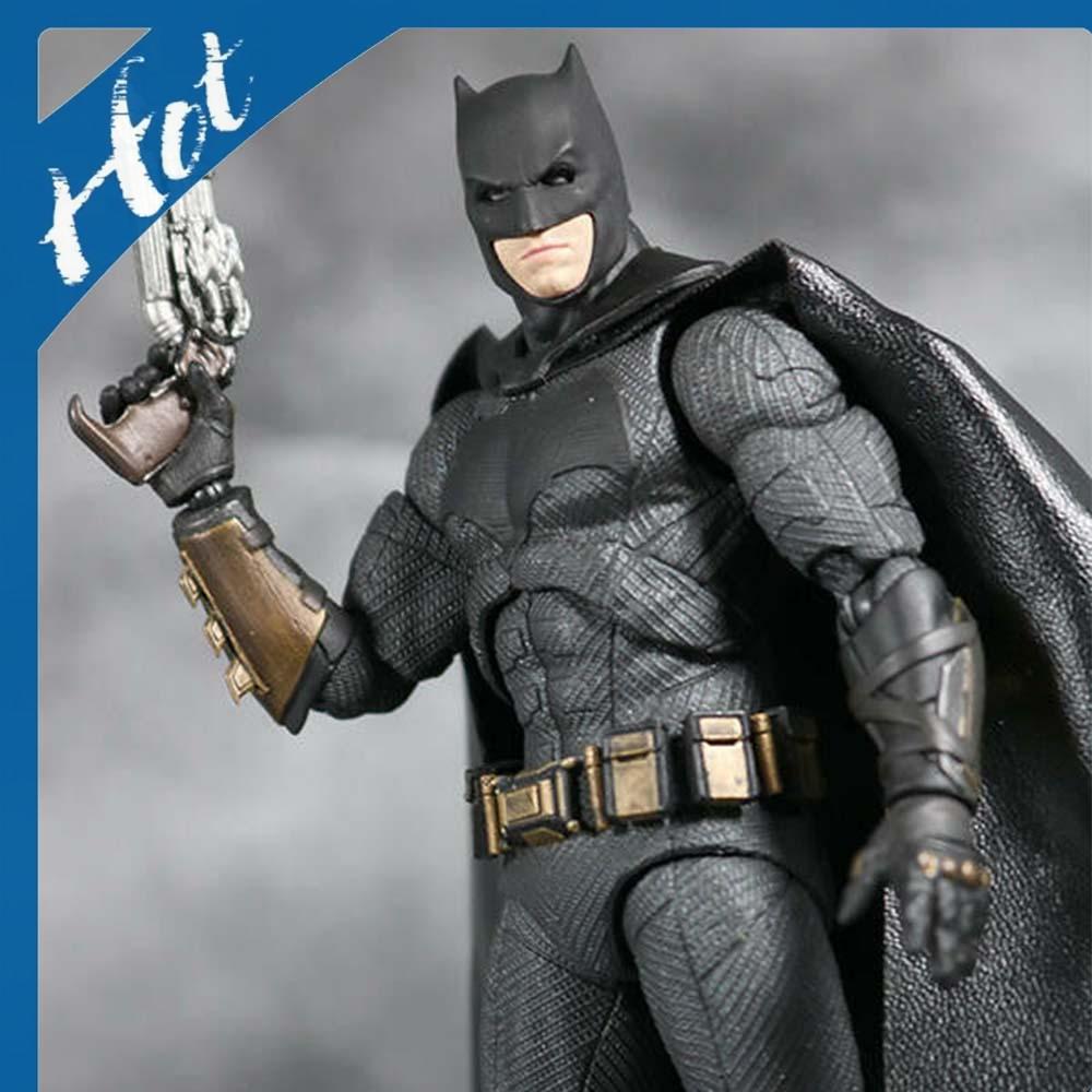 Mafex 056 DC Comics Justice League Batman PVC Action Figure Toy New in Box  