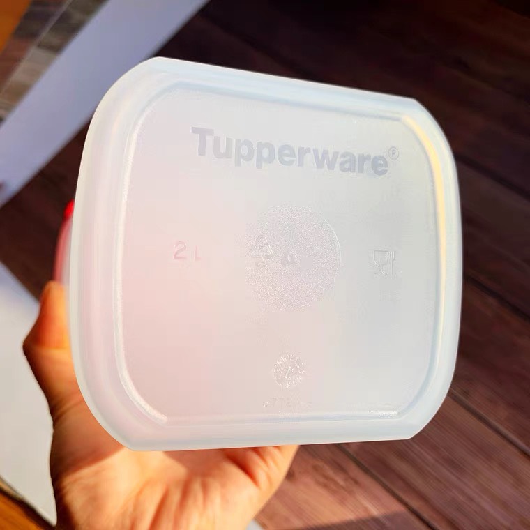 Set 2 Bình nước Tupperware có lưới lọc, bình 2L đựng cánh tủ lạnh