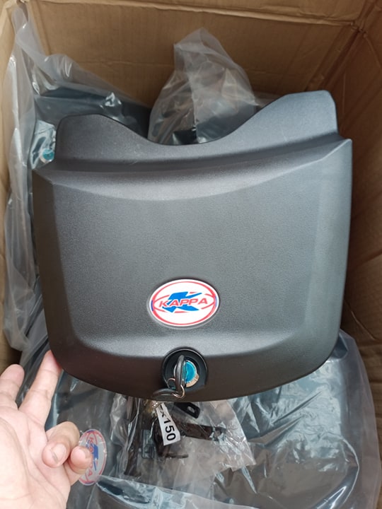thùng đựng đồ xe máy exciter 150..lắp giữa