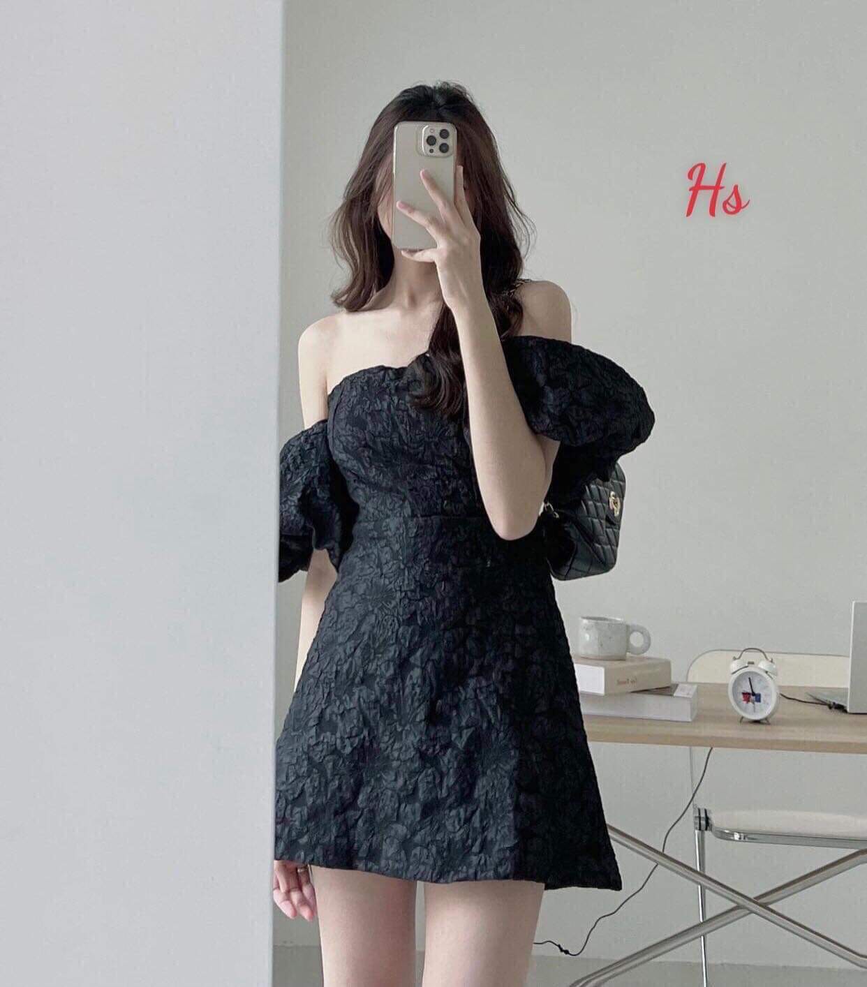 Váy xốp trễ vai tay phồng màu đen