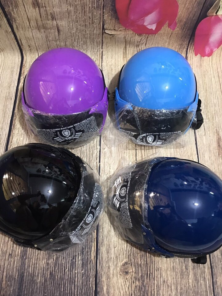 Pretty Vespa helmet