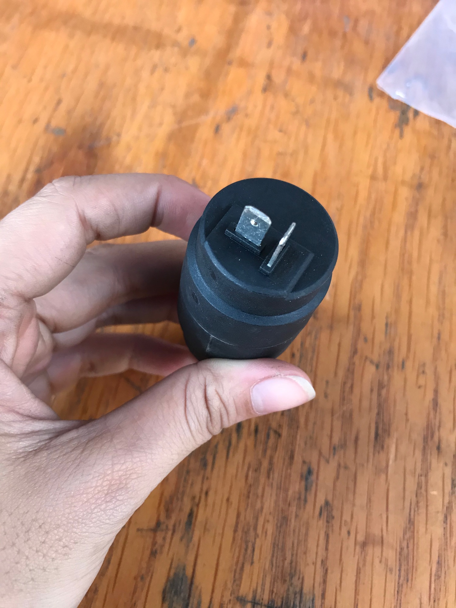[HCM]Bơm Nước Rửa Kính Mercedes Benz Sprinter