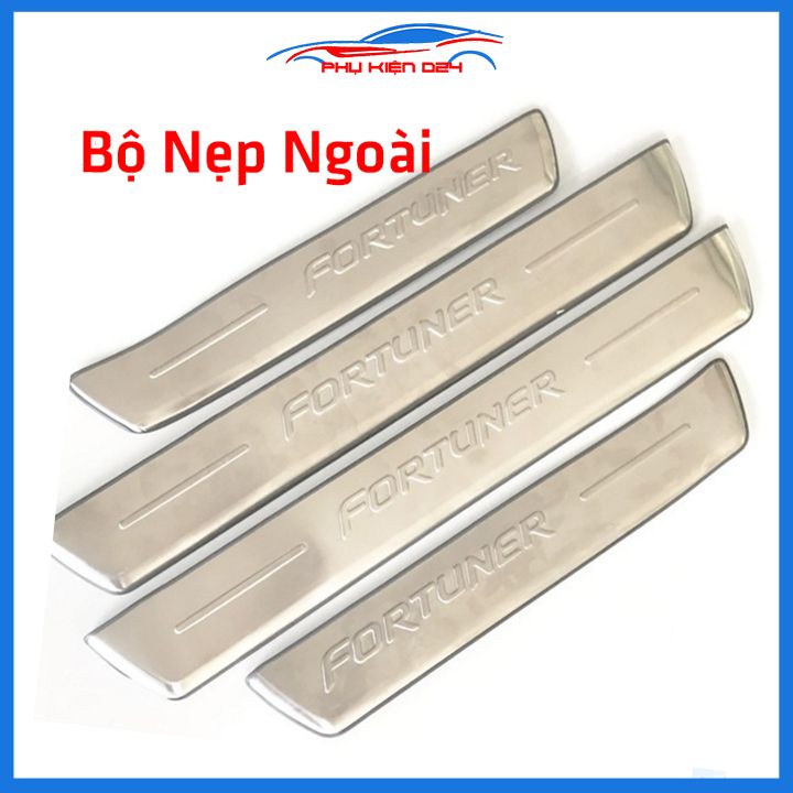 Ốp bậc cửa lên xuống ô tô Toyota Fortuner 2017-2022 INOX, nẹp bước chân dán trong ngoài chống trầy xước