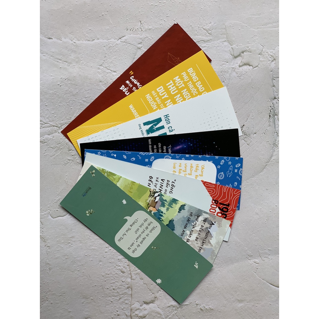 Quà tặng bookmark giấy cứng hình ngẫu nhiên - 1980books hcm