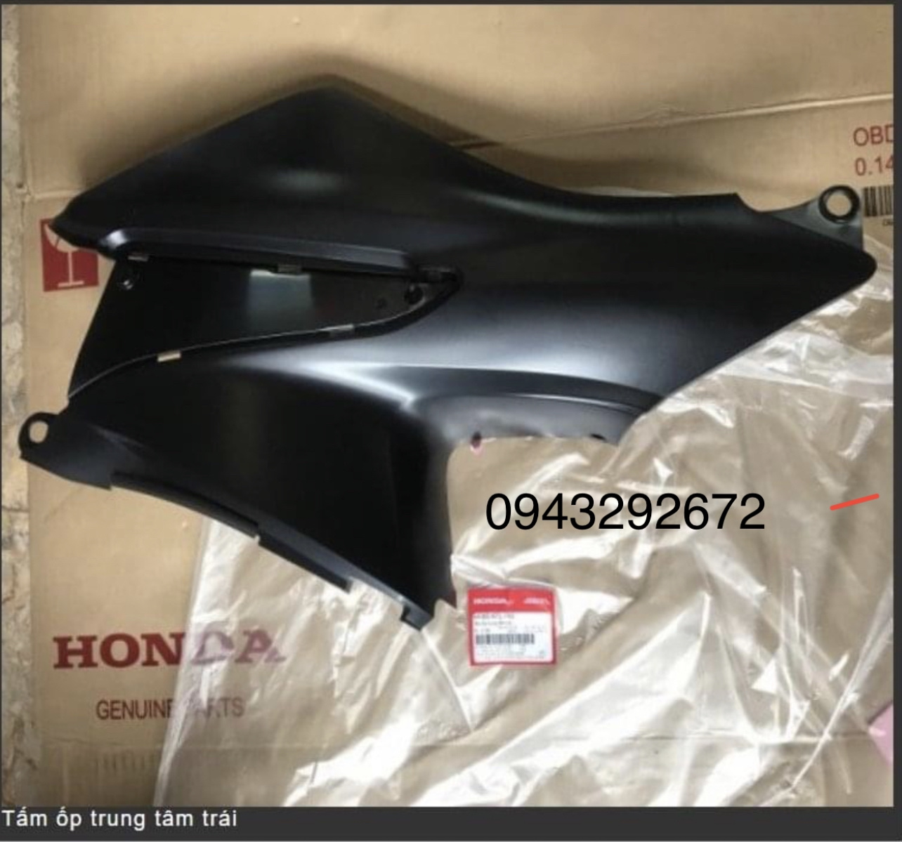 Ốp Trung Tâm Trái Rs 100, Wave 100 (Alpha "A") Honda ( 64360KTL740 )