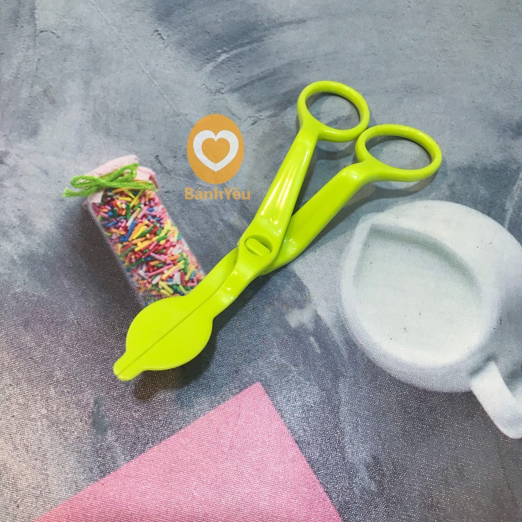 Kéo nhựa gắp bông kem cute