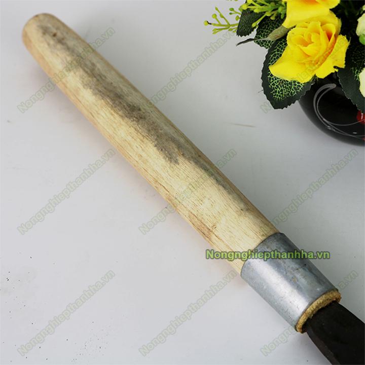 Dao phát cành cây cán gỗ lưỡi quắm